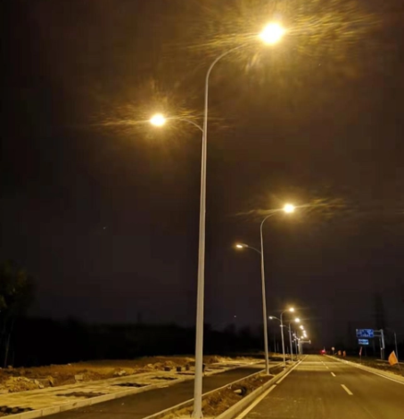 河南信陽市雙臂led路燈工程案例